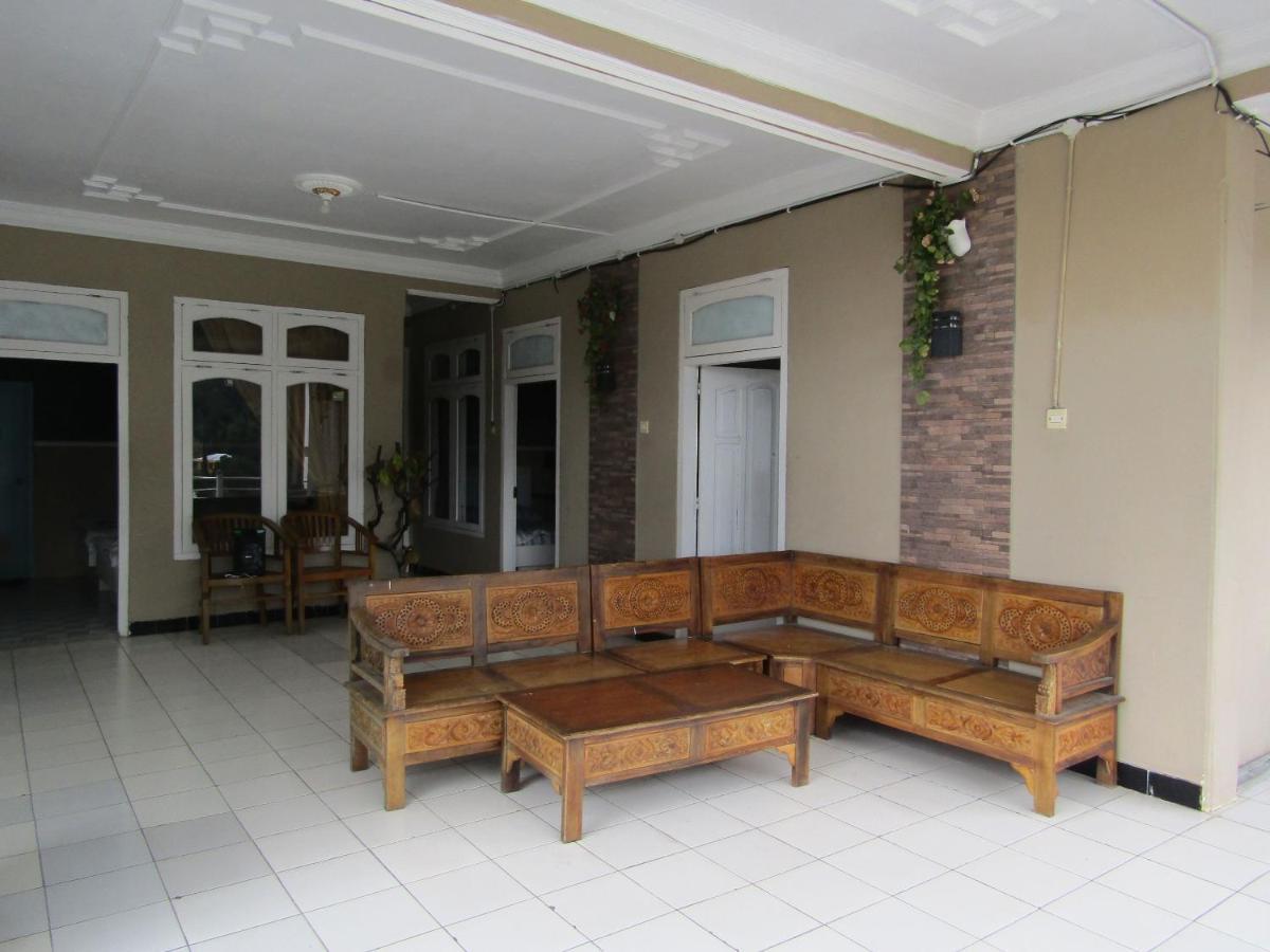 Penginapan Melati Sarangan Exterior photo